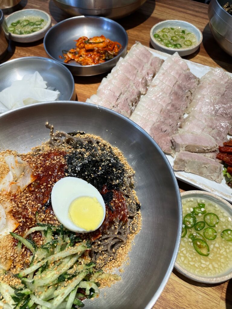 韩国面条面食 庆尚北道庆州市 Giwa Buckwheat Makguksu